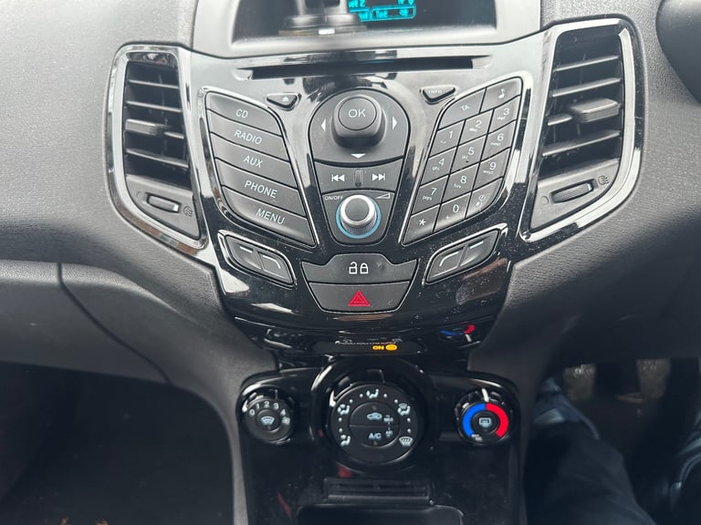 2014 ‘14’ Ford Fiesta 1.25 Zetec * low miles full service history* 