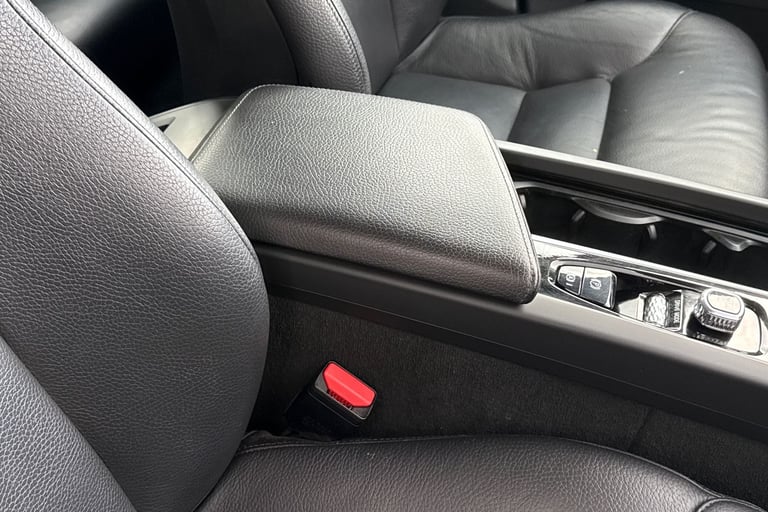 2019 Volvo XC60 2.0 B4 MHEV Momentum Auto AWD Euro 6 (s/s) 5dr SUV DIESEL Automatic