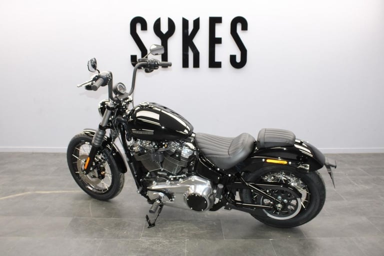 2025 Harley-Davidson FXBB Softail Street Bob 117 in Vivid Black