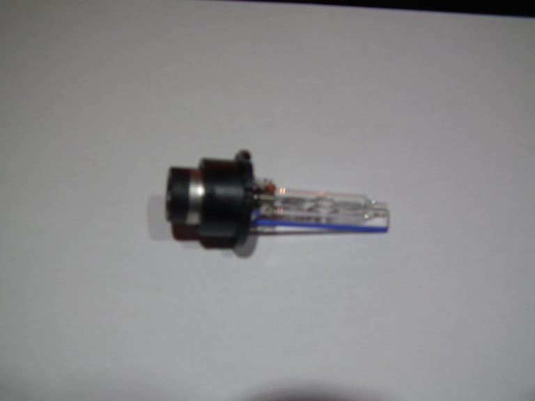 BMW 630i Xenon Headlight Bulbs x 4