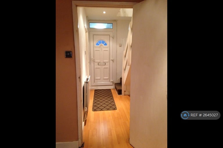 1 bedroom in Treby Street, London, E3 (#2645027)