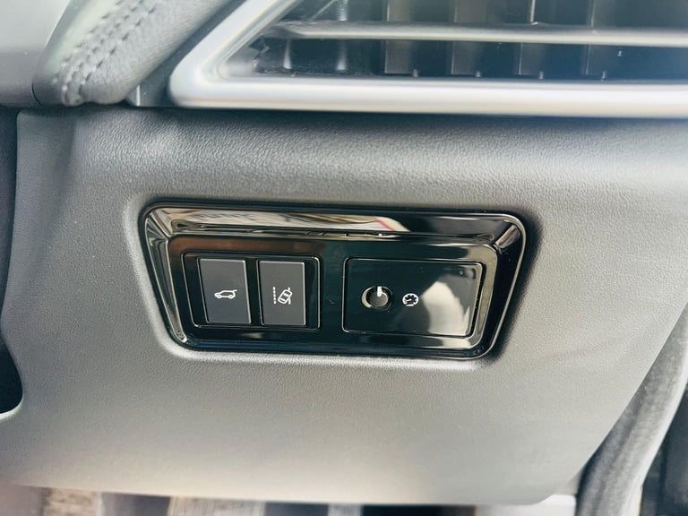 2017 Jaguar F-Pace 2.0d Portfolio 5dr Auto AWD ESTATE DIESEL Automatic