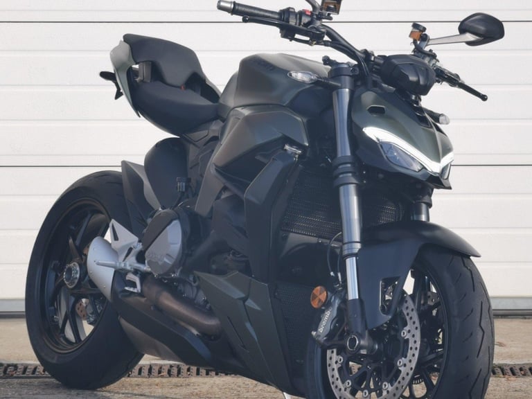 Ducati Streetfighter V2 - Immaculate 2023 example, 840 miles !!