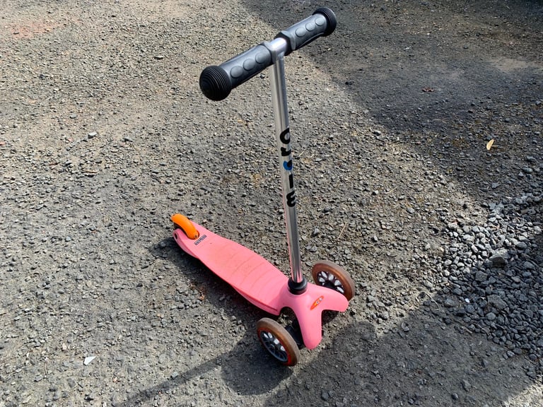 Mini Micro Scooter in pink