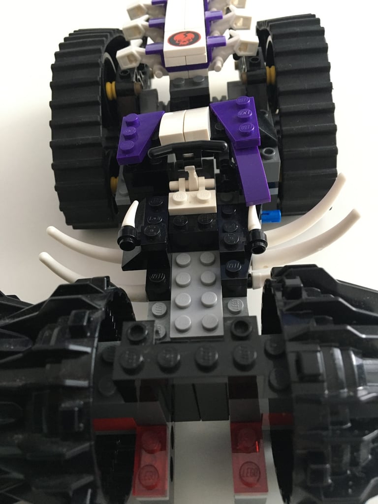 LEGO Ninjago 2263 with Jay , Cole & Frakjaw Figures from 2011 (INCOMPLETE)