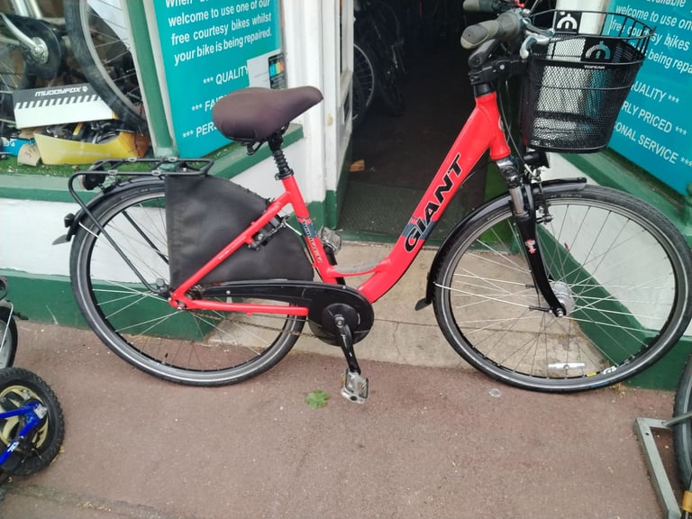 image for QUALITY GIANT TOWN BIKE, BASKET FULLY SERVICED 