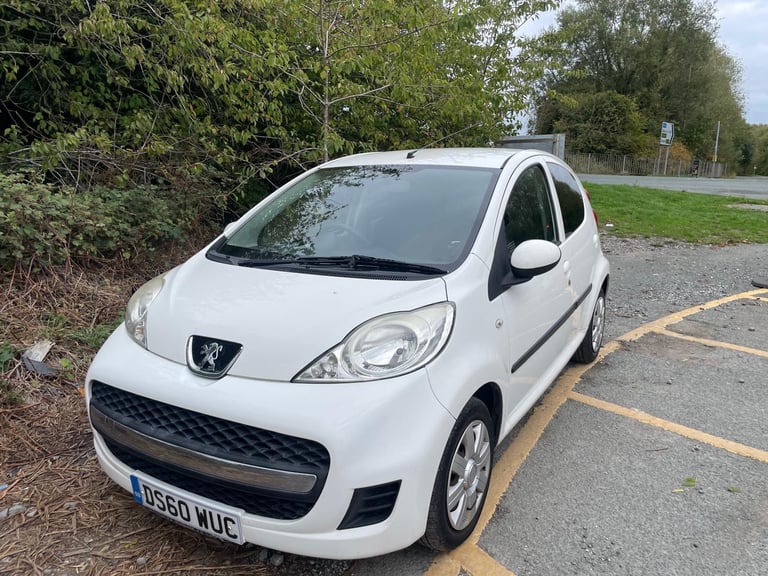 image for PEUGEOT 107 1.0 ENVY 60 REG WHITE 5 DOOR MOT FEBRUARY 2026 TAX £20 LOW INSURANCE 60+MPG