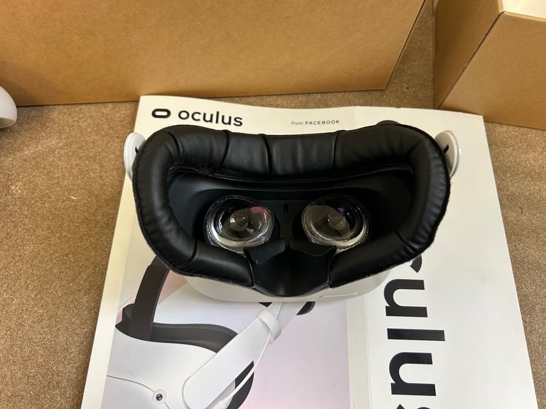 Quest 2 Oculus OG VR HMD Meta with Extras