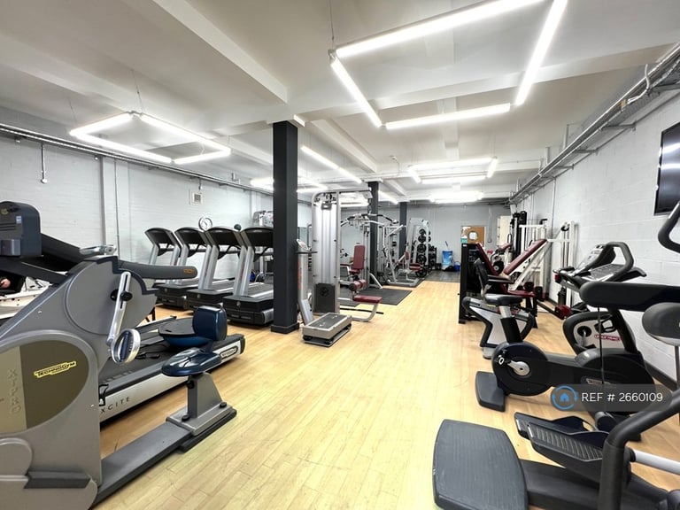 7 bedroom flat in Warwick New Road, Leamington Spa, CV32 (7 bed) (#2660109)