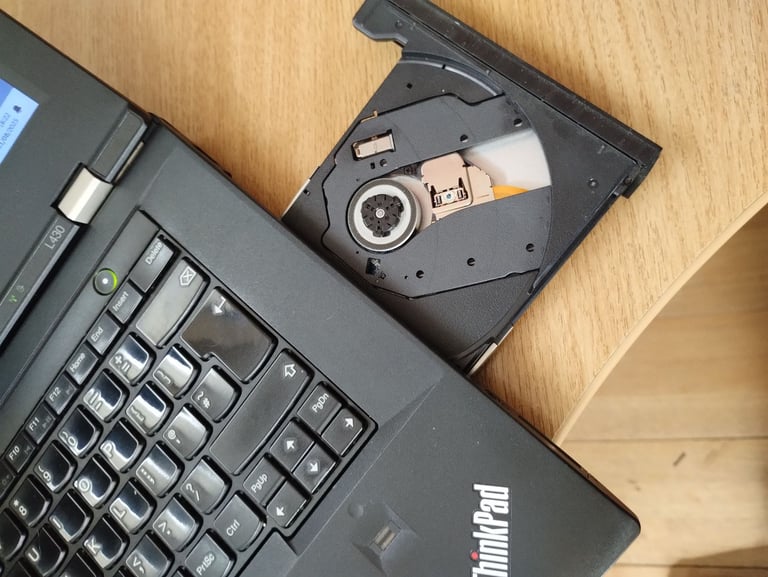 Windows 11, 16GB RAM, i5, 150GB SSD Solid State + 320GB HDD, FULL MICROSOFT OFFICE, Webcam, DVD.