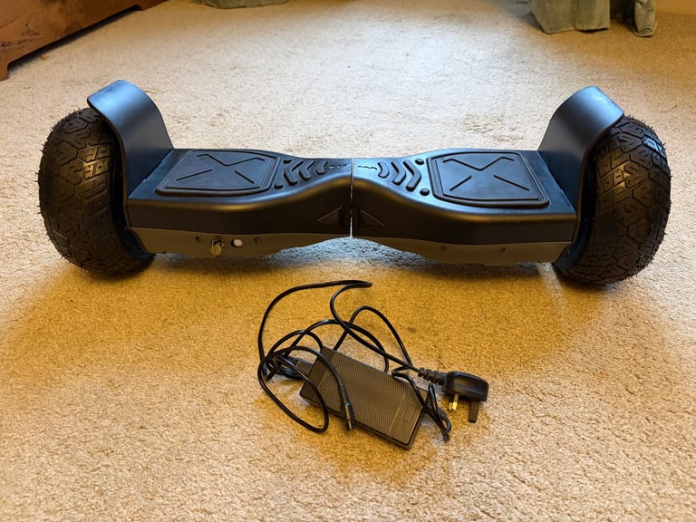 Hoverboard in excellent condition, plus charger and safety accessories 