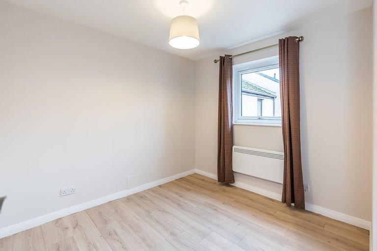 Contemporary, 2 bedroom flat in Morningside, with flexible furnishings – available NOW