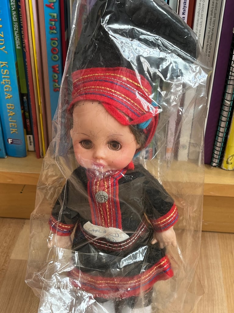 Vintage souvenir dolls 