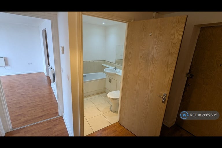 2 bedroom flat in Berberis House, Feltham, TW13 (2 bed) (#2669605)