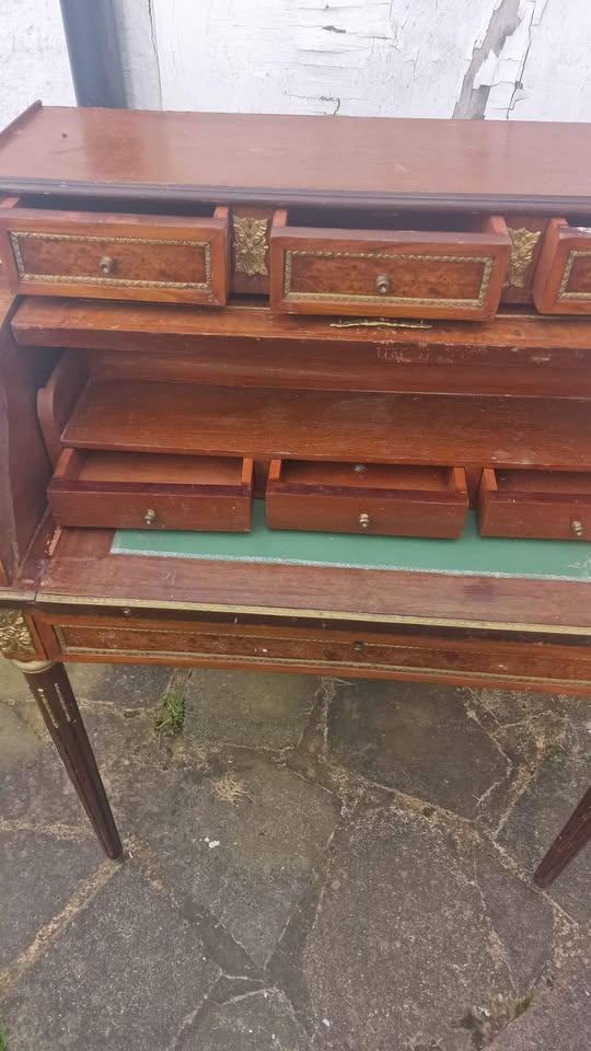 Victorian vintage dressing table antique brown with draws wood wooden gold golden metal details