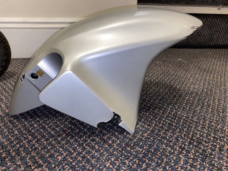 Damaged CBR 600 F4i fairing & 2 front fenders / mudguards for donor / repair