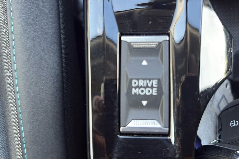  Peugeot E 2008 50kwh Allure Premium Suv 5dr Electric Auto 7kw Charger 136 Ps