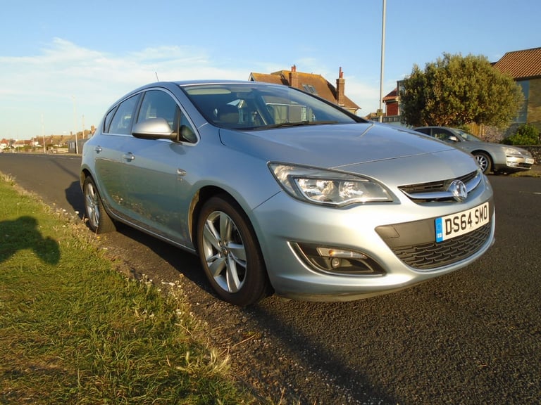 2015 VAUXHALL  ASTRA  SRI    Silver  5 Door, 6 Speed, Good mpg.