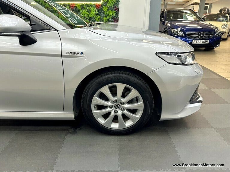 Toyota Camry 2.5 VVT-I DESIGN [SAT NAV, LEATHER, HEATED SEATS &amp; REVERSE CAMERA]