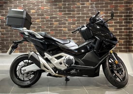 HONDA FORZA 750 NSS750M 2021 MODEL IN GLOSS BLACK ONLY 2459 MILES WITH TOP BOX