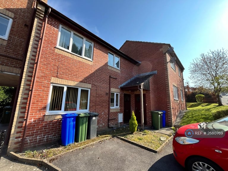 1 bedroom flat in Berkeley Crescent, Hyde, SK14 (1 bed) (#2680769)