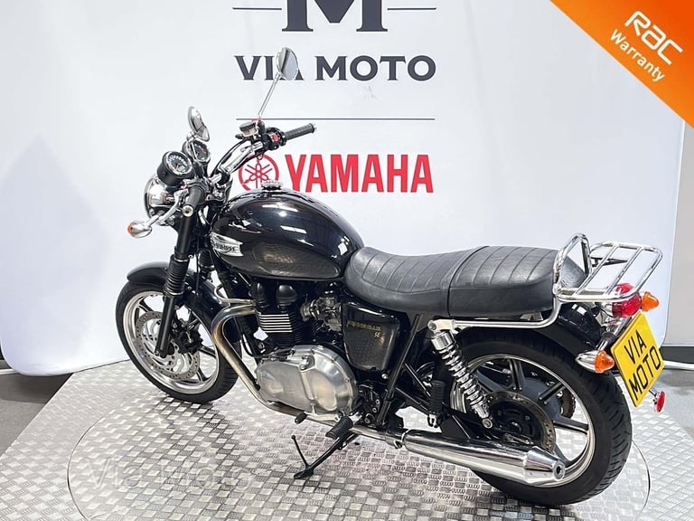 TRIUMPH BONNEVILLE 865 - 2011 - 1900 miles