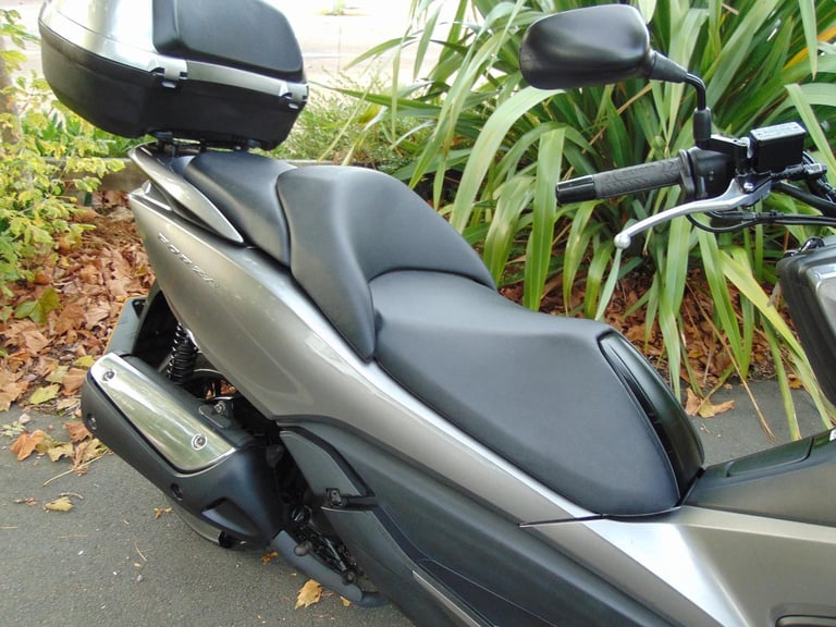 Honda NSS 300 A-D 2016 Forza 300cc Automatic Scooter low miles serviced new MOT 