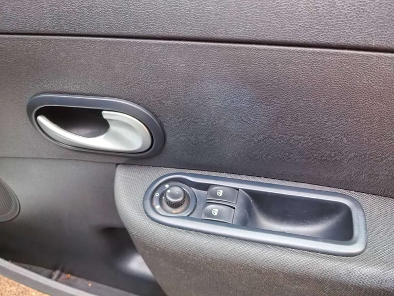 2009 Renault Clio 1.1 Clio Expression 16v 5dr Hatchback Petrol Manual