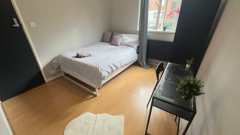💫Bright Double Room in Poplar – E14 | All bills including ‼️