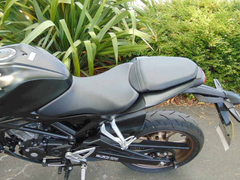 Honda CBF125NA-M CB125 2021 low miles splendid learner naked modern retro bike