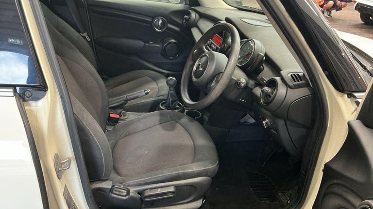 2015 MINI Hatch 1.5 Cooper Euro 6 (s/s) 5dr HATCHBACK Petrol Manual