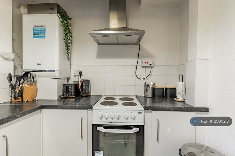 2 bedroom flat in Rawlins Street, Birmingham, B16 (2 bed) (#2500218)
