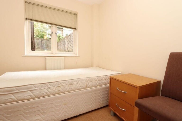 Canary Wharf Single Room Available Today 0 Deposit Available