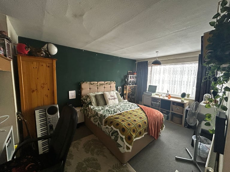 3 bed end terraced to rent with parking