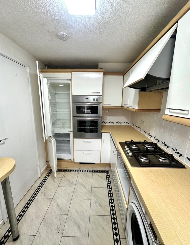 (Not a studio)Double room including bills for single occupancy Postcode TW12 3YZ