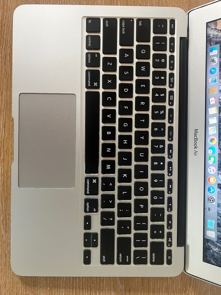 Apple MacBook Air 11" inch late 2014 with original charger both cables.