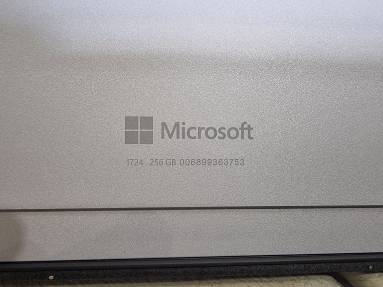 Microsoft Surface Pro 4. i7 6650U, 8GB RAM, 256GB NVME.