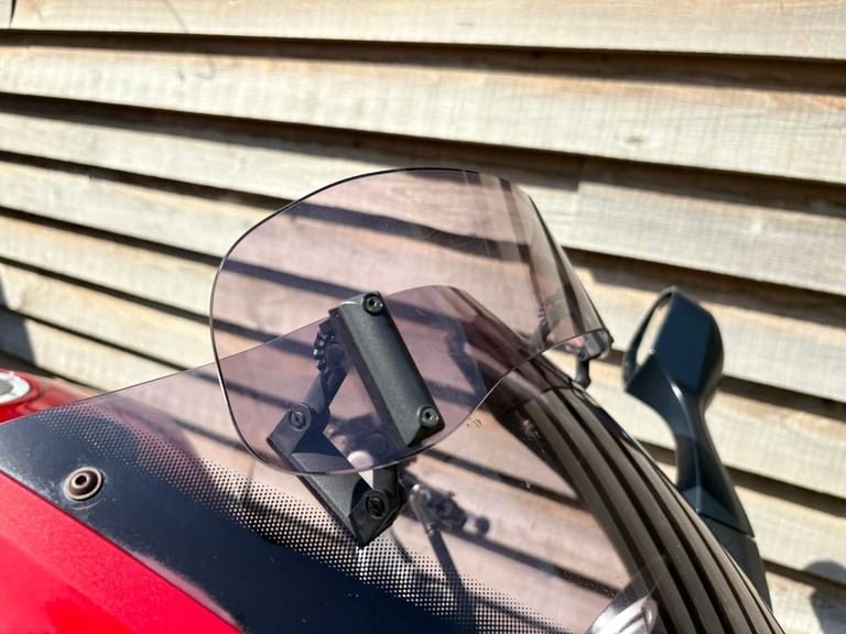 2007 / 07 Triumph Sprint 1050 £1900 Red 42803 miles.