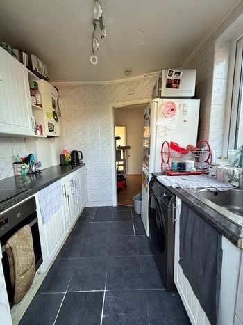 Stunning 2 Bed, 2 Reception End-of-Terrace house in Dartford 