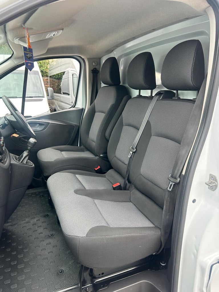 2021 Renault Trafic 2.0 dCi ENERGY 30 Business SWB Standard Roof Euro 6 (s/s) 5dr PANEL VAN Diese...