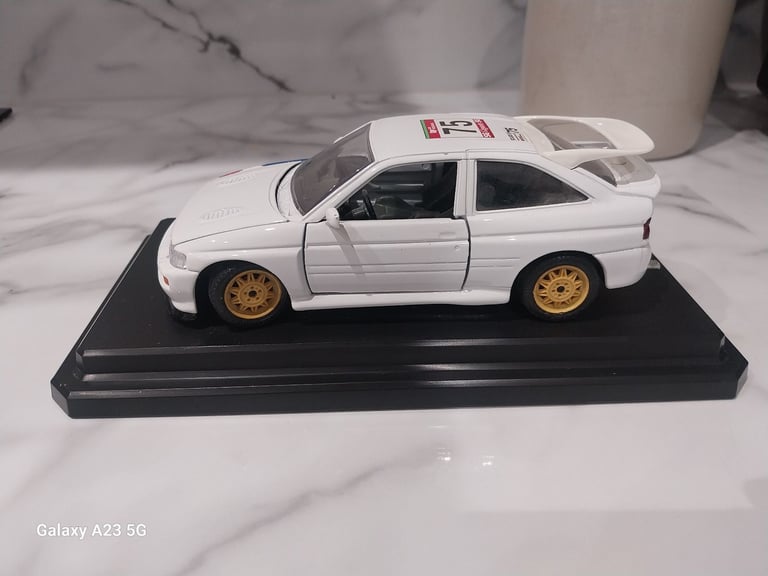 Burago Ford Escort RS Cosworth 1/24 Scale Model Car 1994 Rally