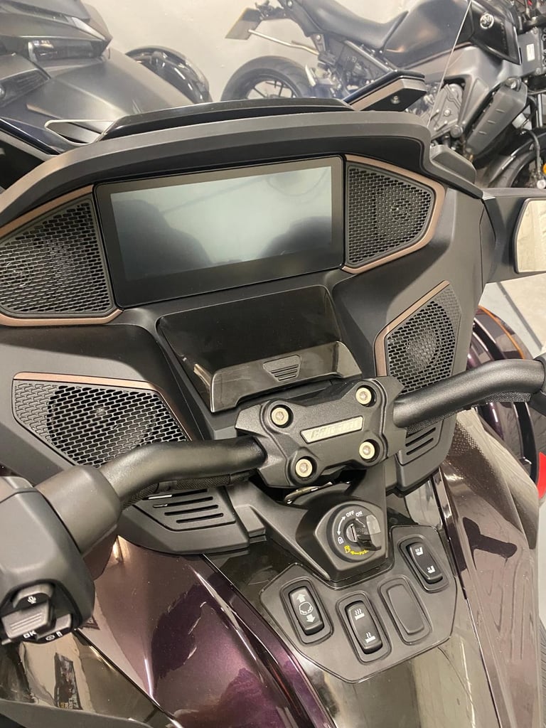 Can-Am RT Limited Sea-to-Sky Dusk Metallic