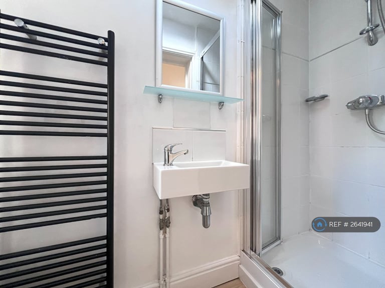 2 bedroom flat in Grange Road, Bishop's Stortford, CM23 (2 bed) (#2641941)