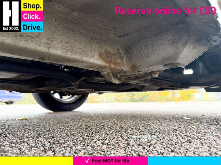 Toyota Yaris 1.3 VVT-i Blue Hatchback 5dr Petrol Manual (133 g/km, 85 bhp) Petrol Manual - Image 17