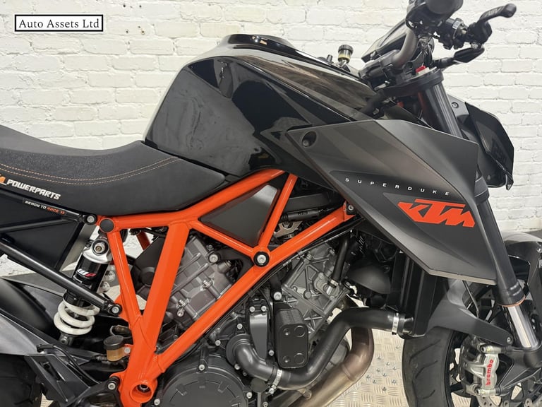 2016 KTM 1290 Super Duke R 1290 Naked Petrol Manual (172 ps) Naked Petrol Manual