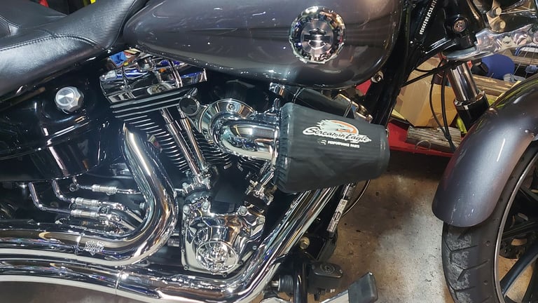 Harley-Davidson, SOFTAIL BREAKOUT, 2015, 1690 (cc)