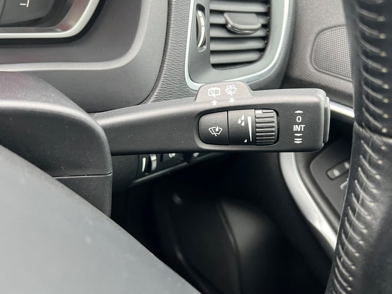 2016 Volvo V40 2.0 D2 SE Lux Nav Euro 6 (s/s) 5dr HATCHBACK Diesel Manual