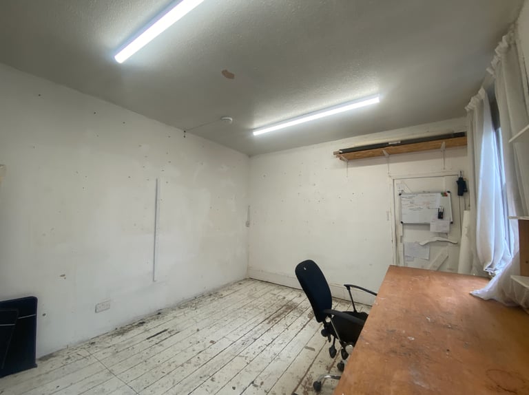 beautiful art studio - short term let. Available now till 30th Sept