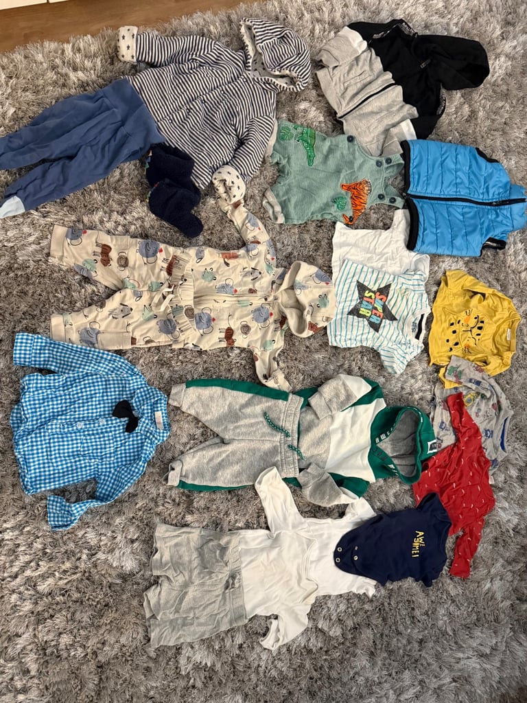 Bundle of baby boys clothes 3-6, 6-9 months few 9-12