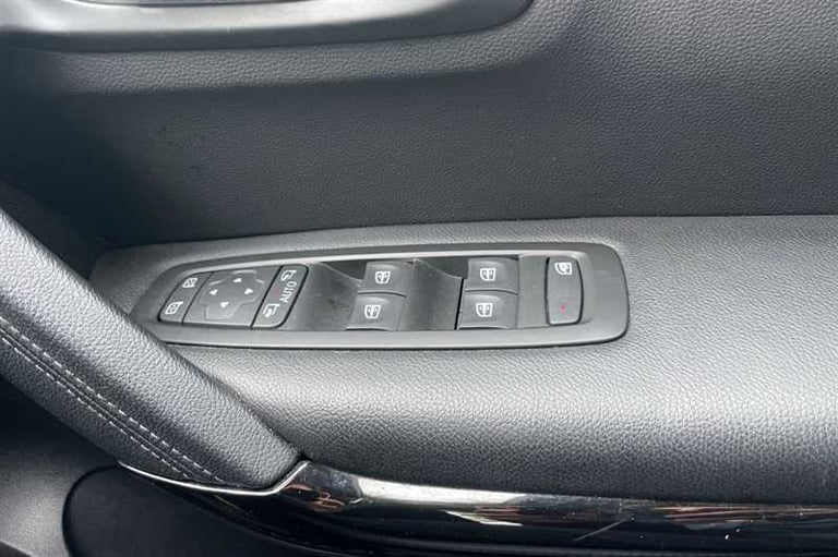 2019 Renault Kadjar 1.3 TCe Iconic SUV 5dr Petrol EDC Euro 6 (s/s) (140 ps) SUV Petrol Automatic